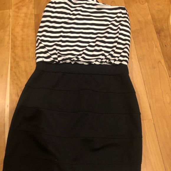 Cache sz 2 dress one shoulder - Picture 4 of 4